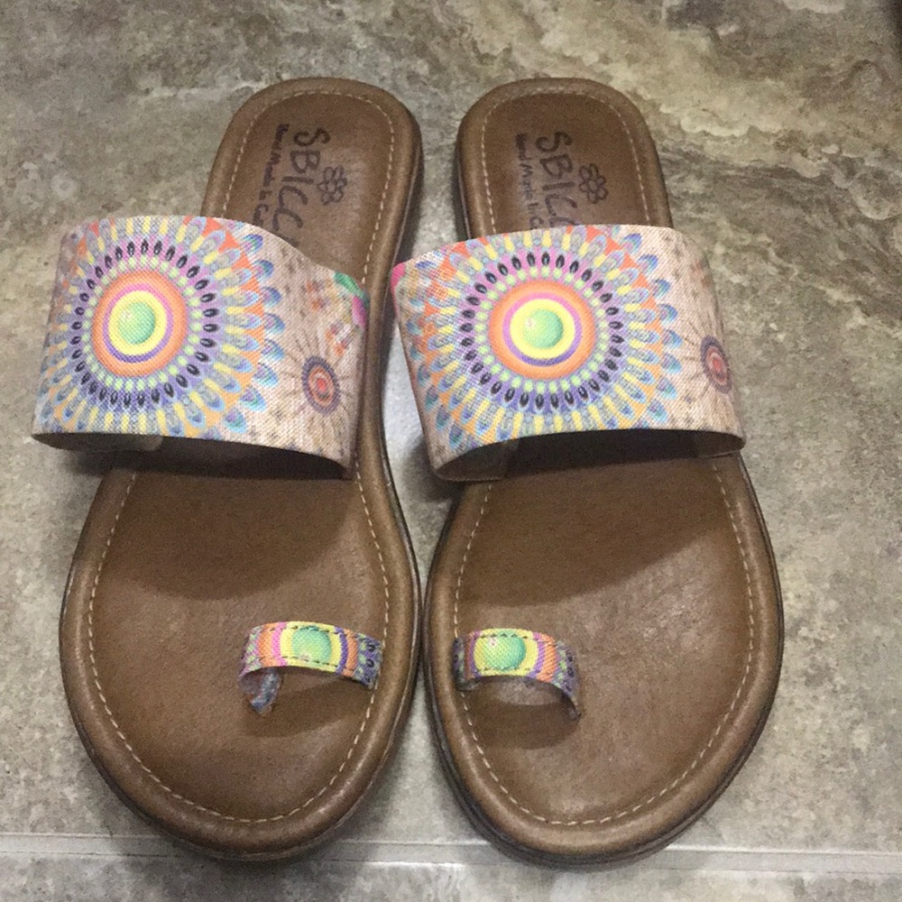 Sandals - Picture 2 of 3